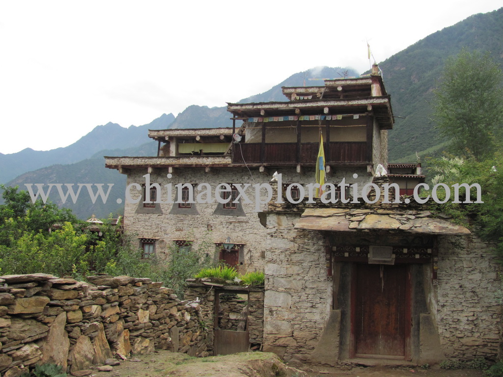 Tibetan House in Danba